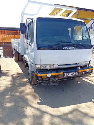 Nissan Ud Fuso Engine 2000 White