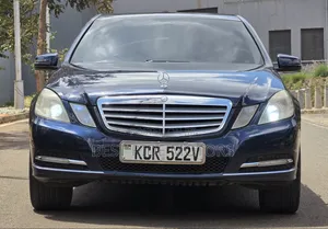 Mercedes-Benz E200 2012 Blue