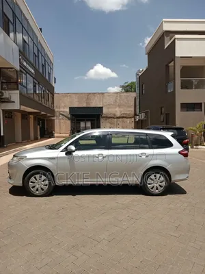 Toyota Corolla Fielder 2017 Silver