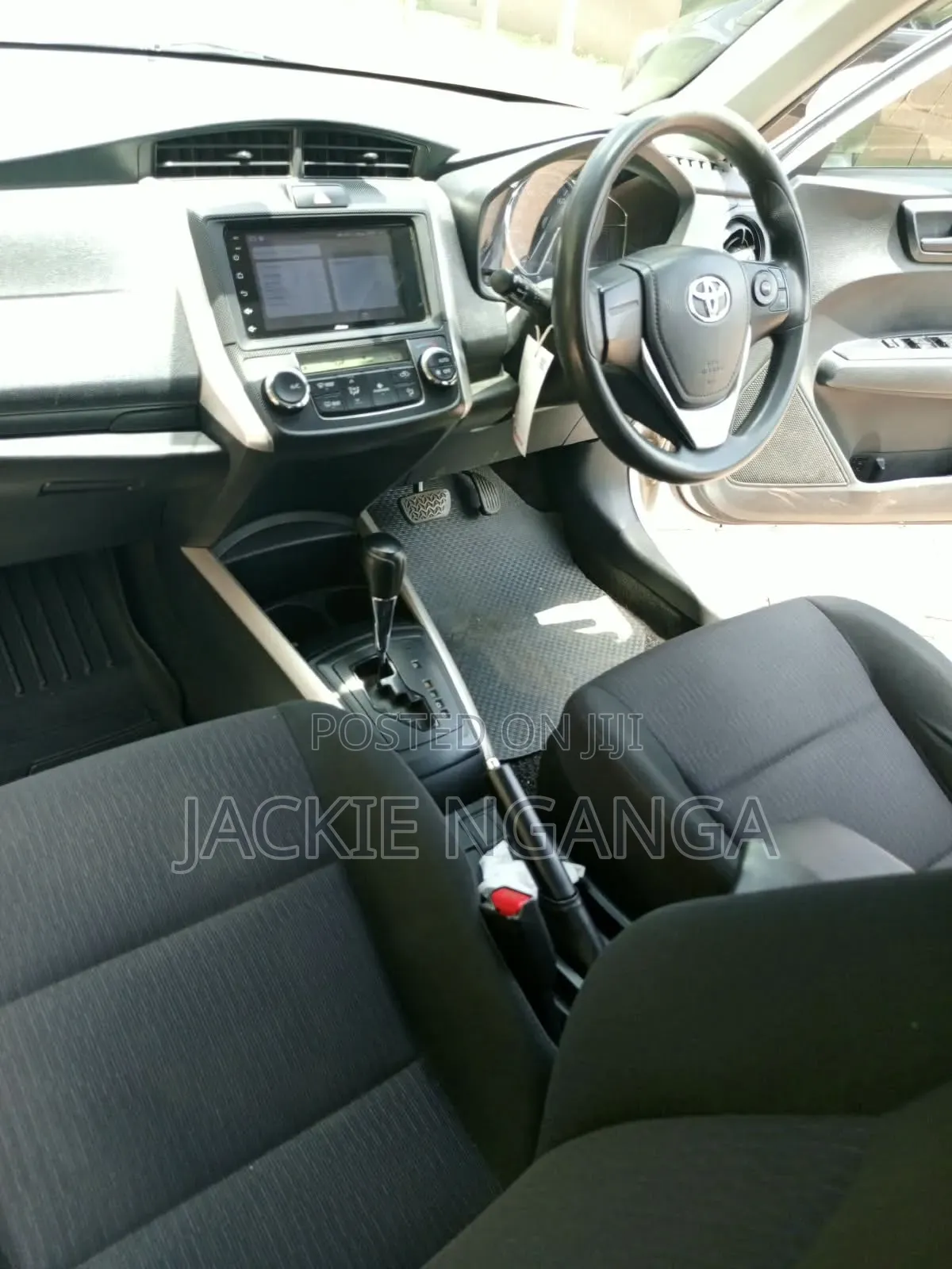 Toyota Corolla Fielder 2017 Silver