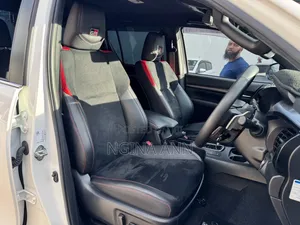 Toyota Hilux 2021 White