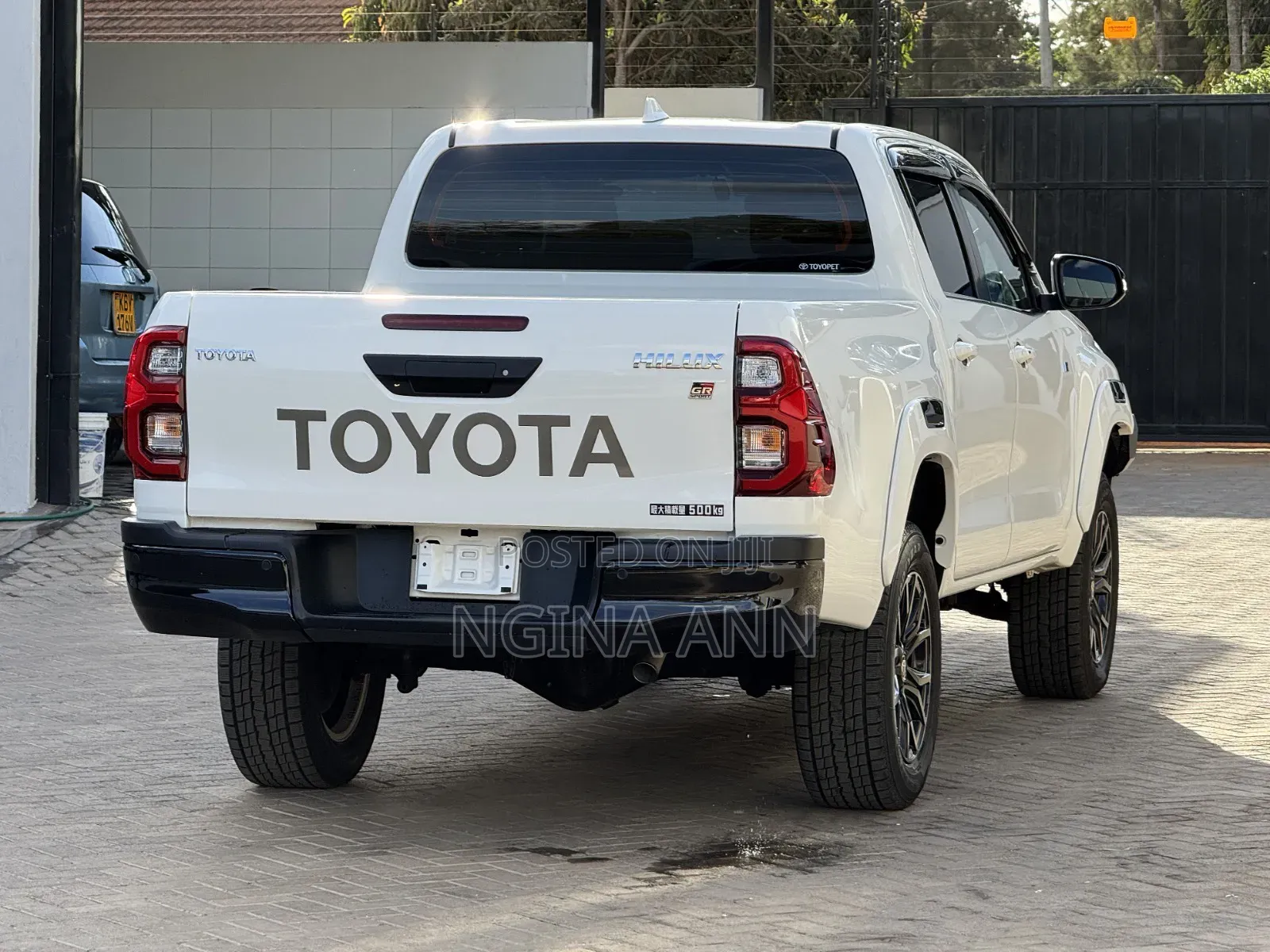 Toyota Hilux 2021 White