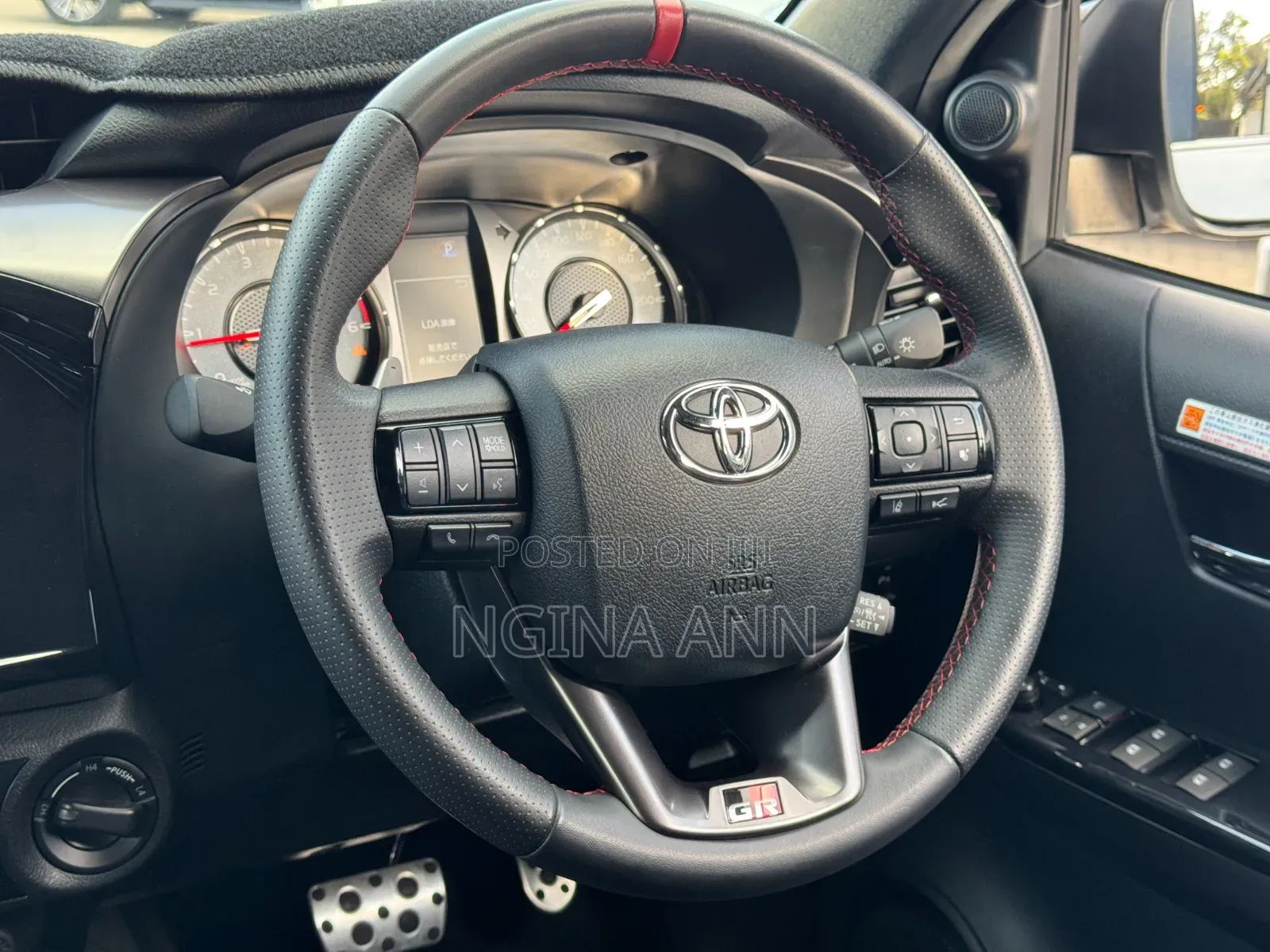 Toyota Hilux 2021 White