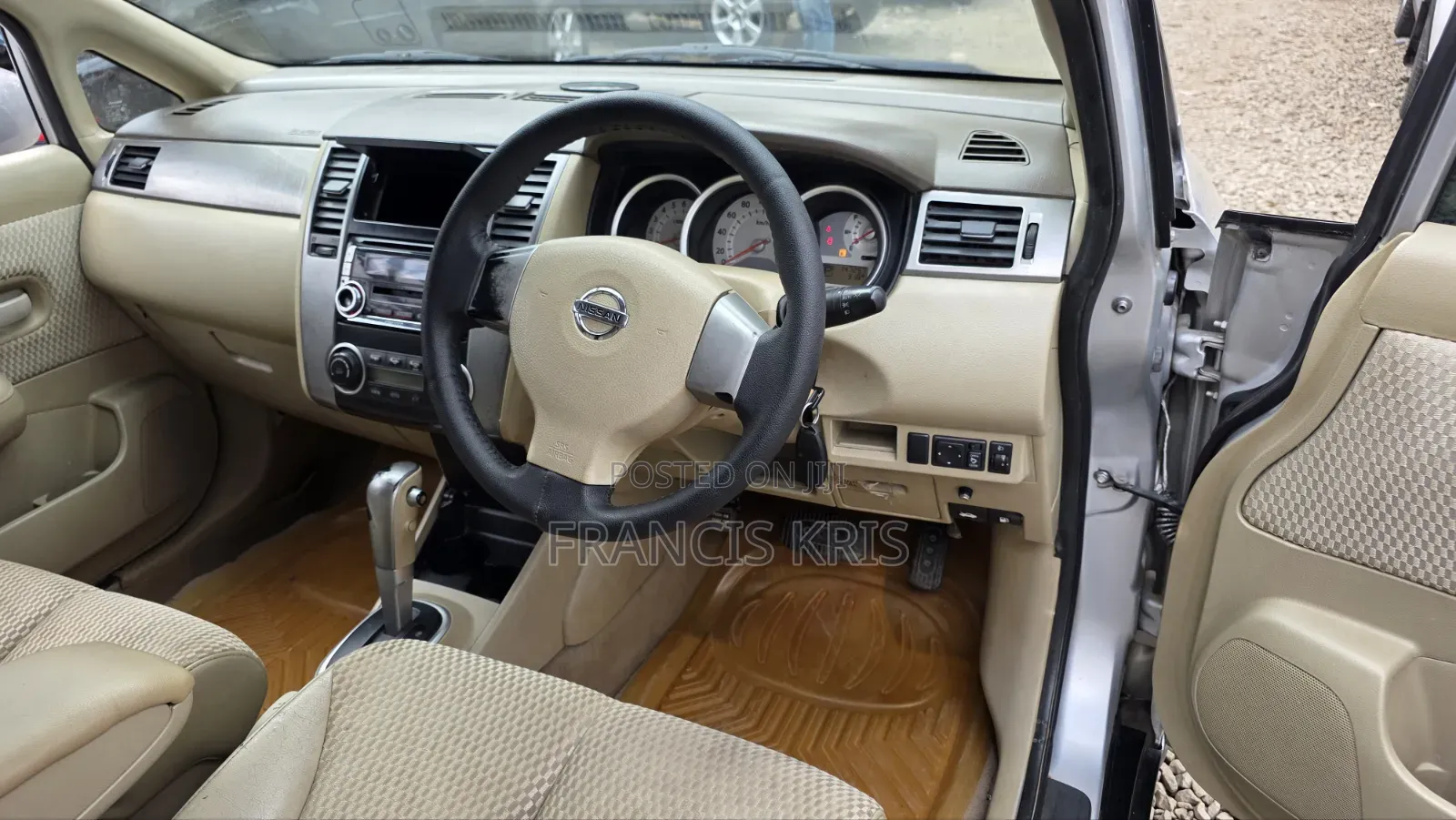 Nissan Tiida 2010 Gray