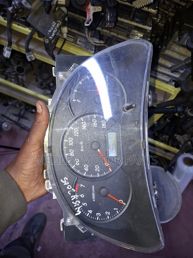 Wish 2005 Dashboard Clock - main view
