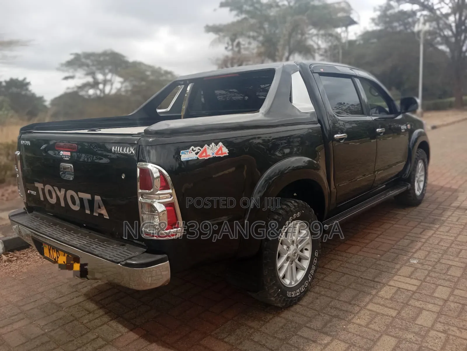 Toyota Hilux 2010 Black