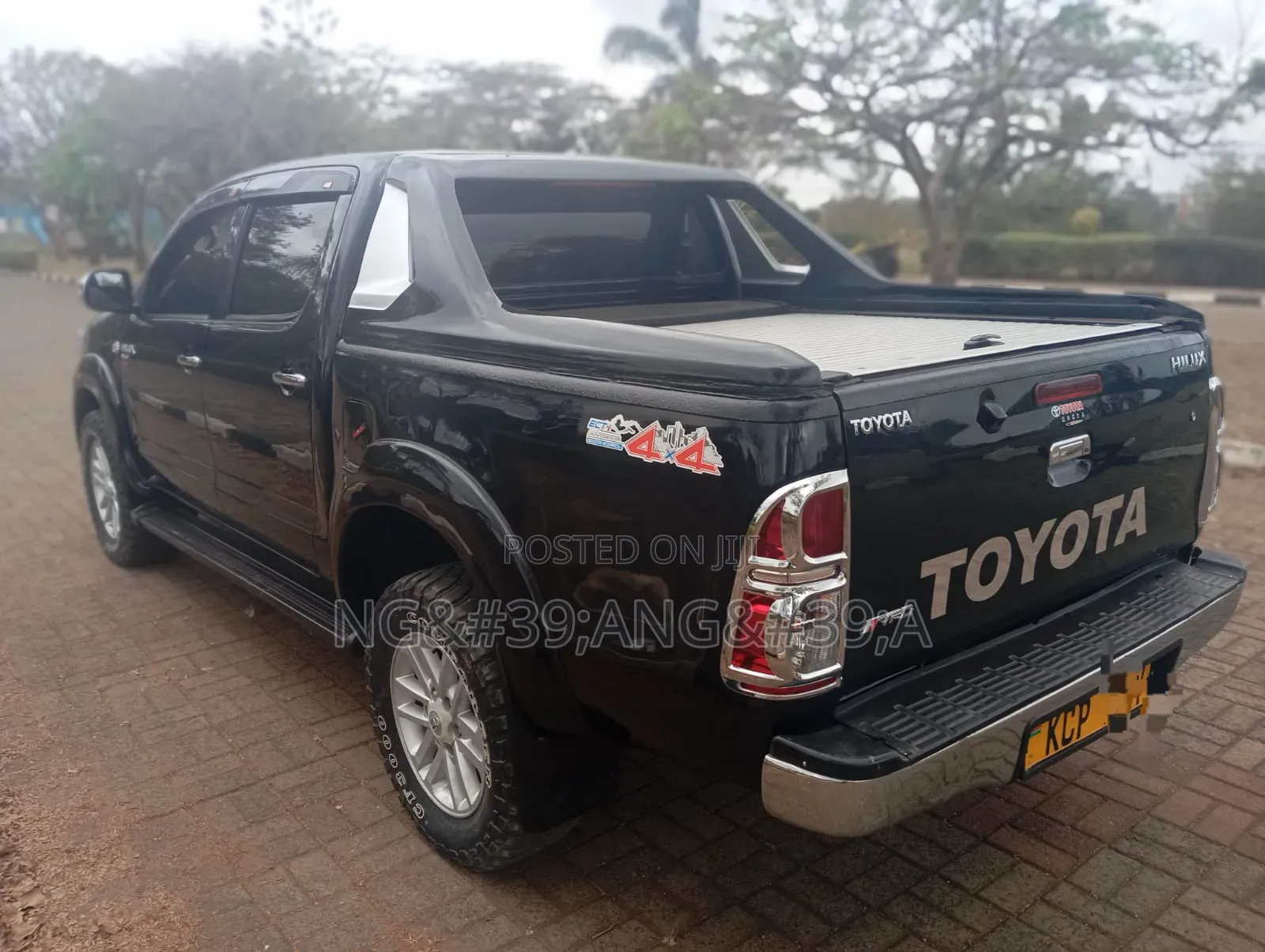 Toyota Hilux 2010 Black