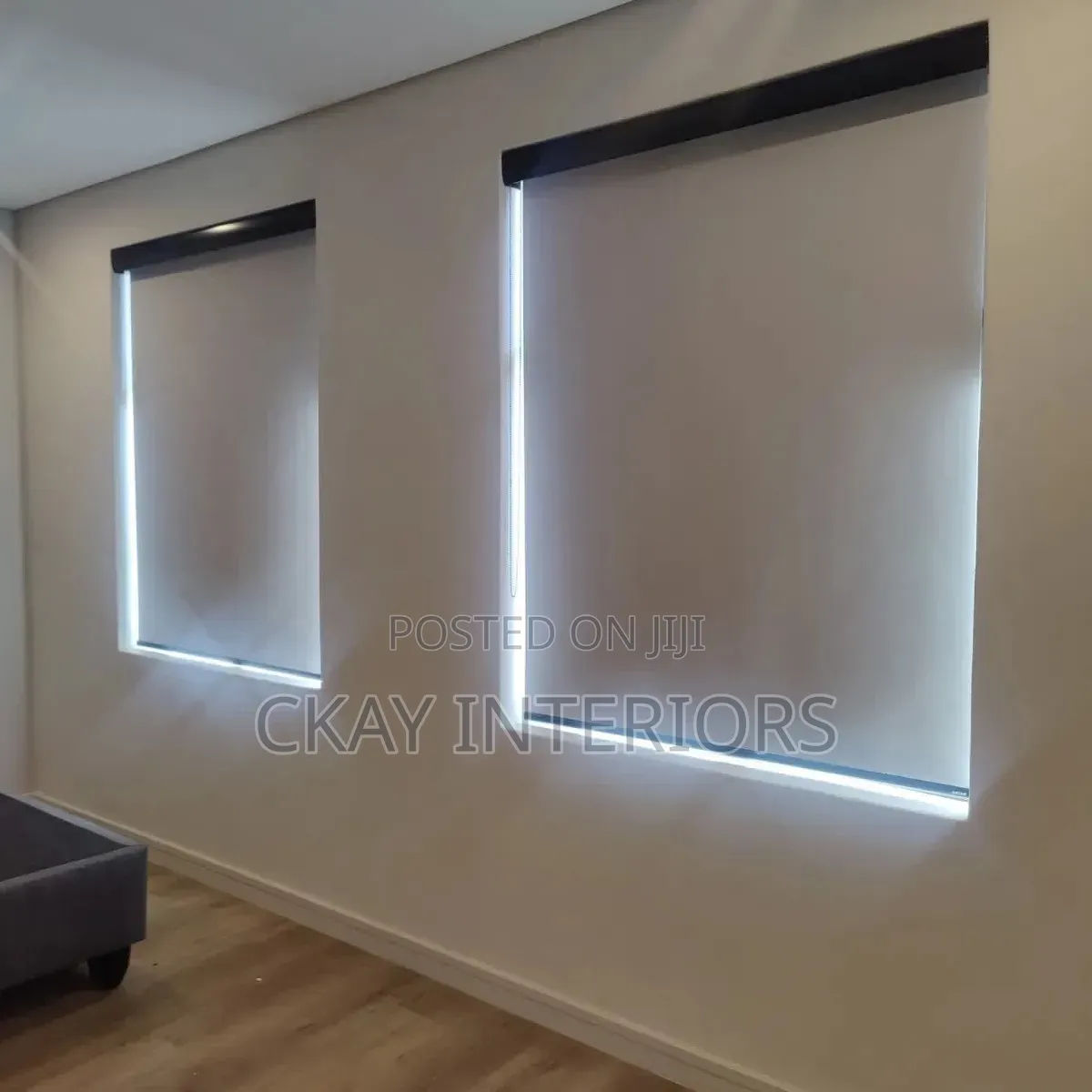 Full Window Coverage a Single Flip Horizontal Roller Blinds