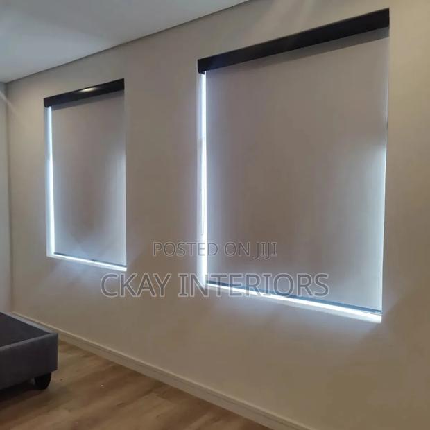 Full Window Coverage a Single Flip Horizontal Roller Blinds - main view