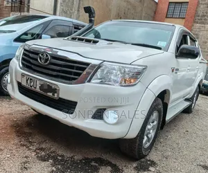 Toyota Hilux 3.0 D-4D 4x4 2012 White