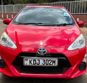 Toyota Auris 2015 Red
