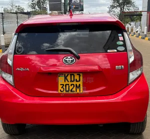 Toyota Auris 2015 Red
