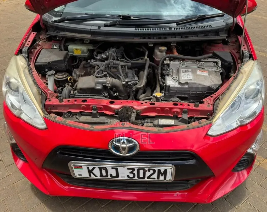 Toyota Auris 2015 Red