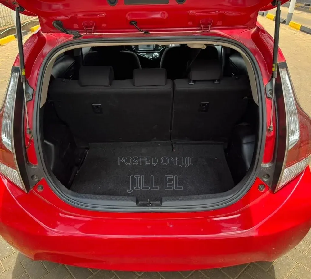 Toyota Auris 2015 Red