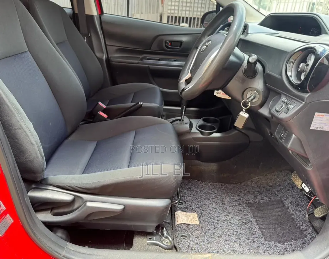 Toyota Auris 2015 Red