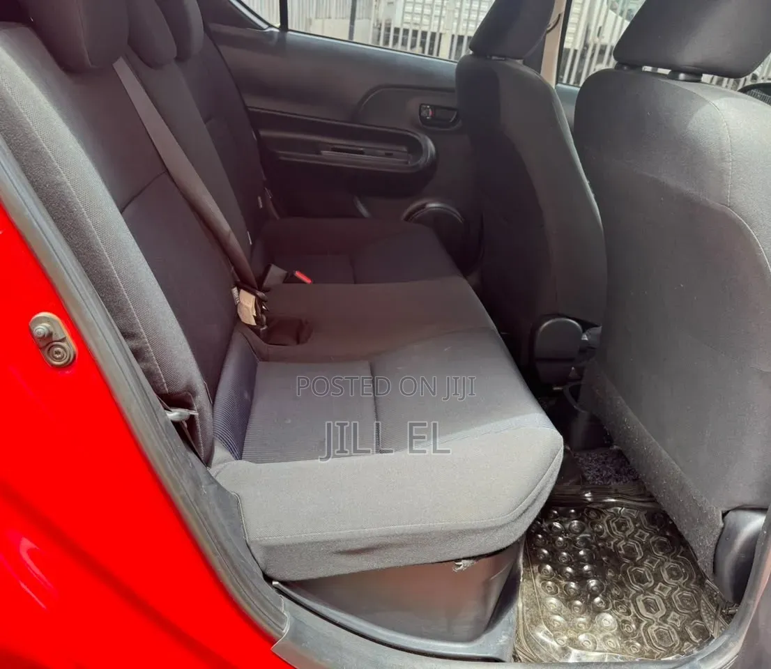 Toyota Auris 2015 Red