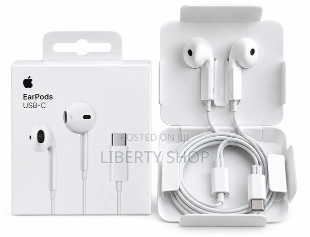 iPhone Type-C Earphones – White Wired USB-C Headphones With Microphone - main view