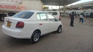 Toyota Platz 2005 White