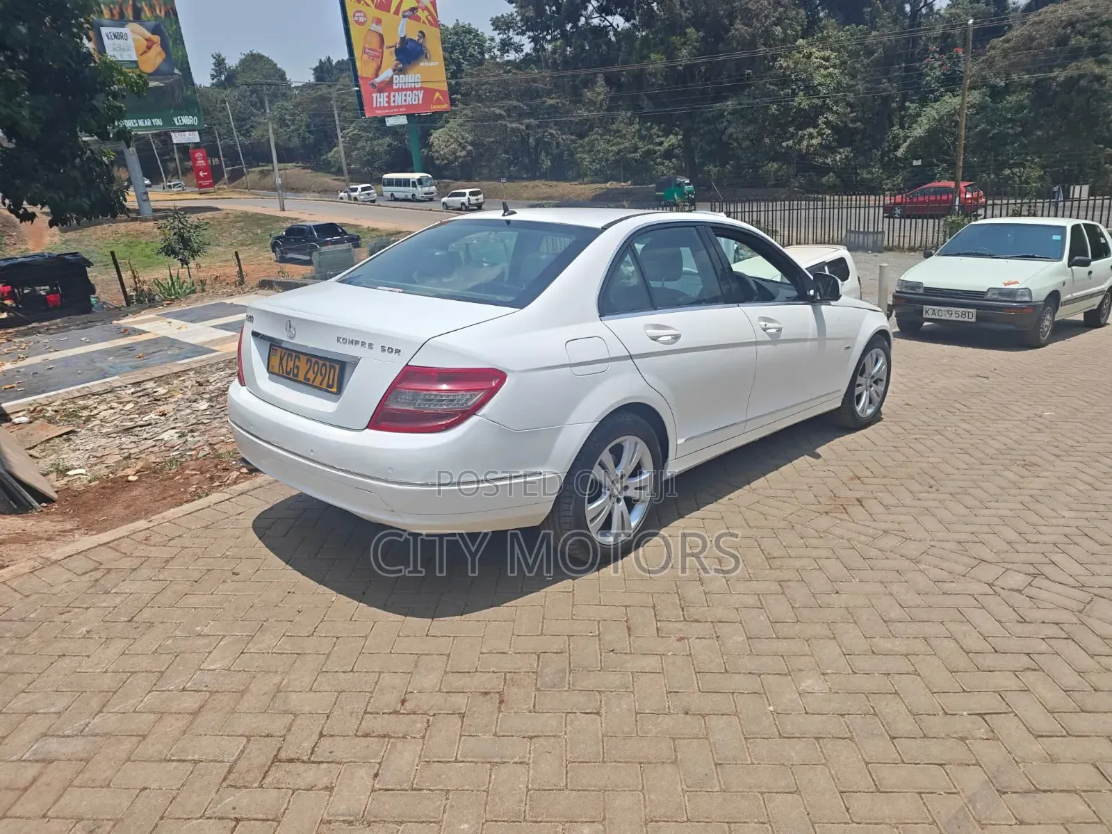 Mercedes-Benz C200 2009 White