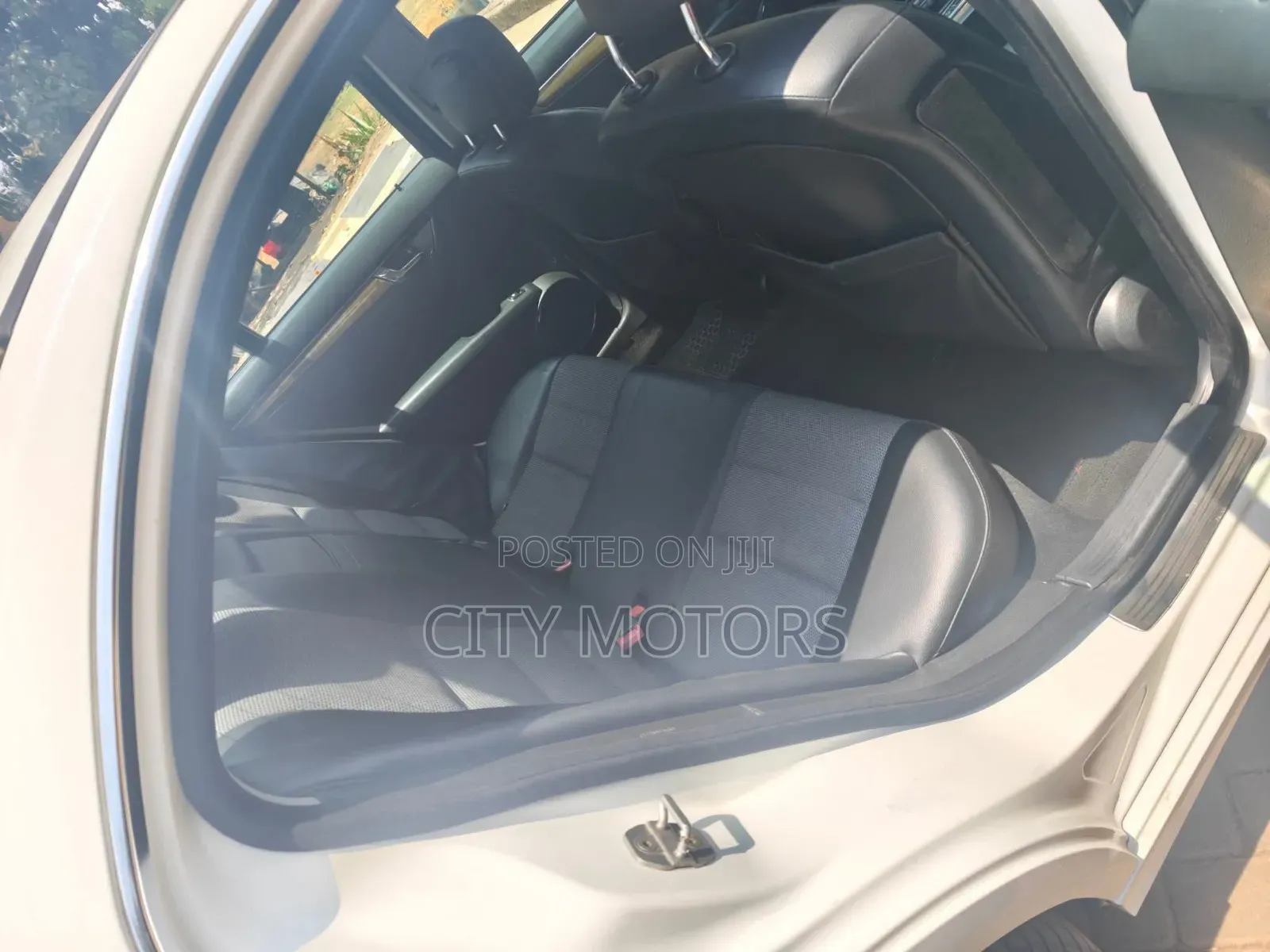 Mercedes-Benz C200 2009 White