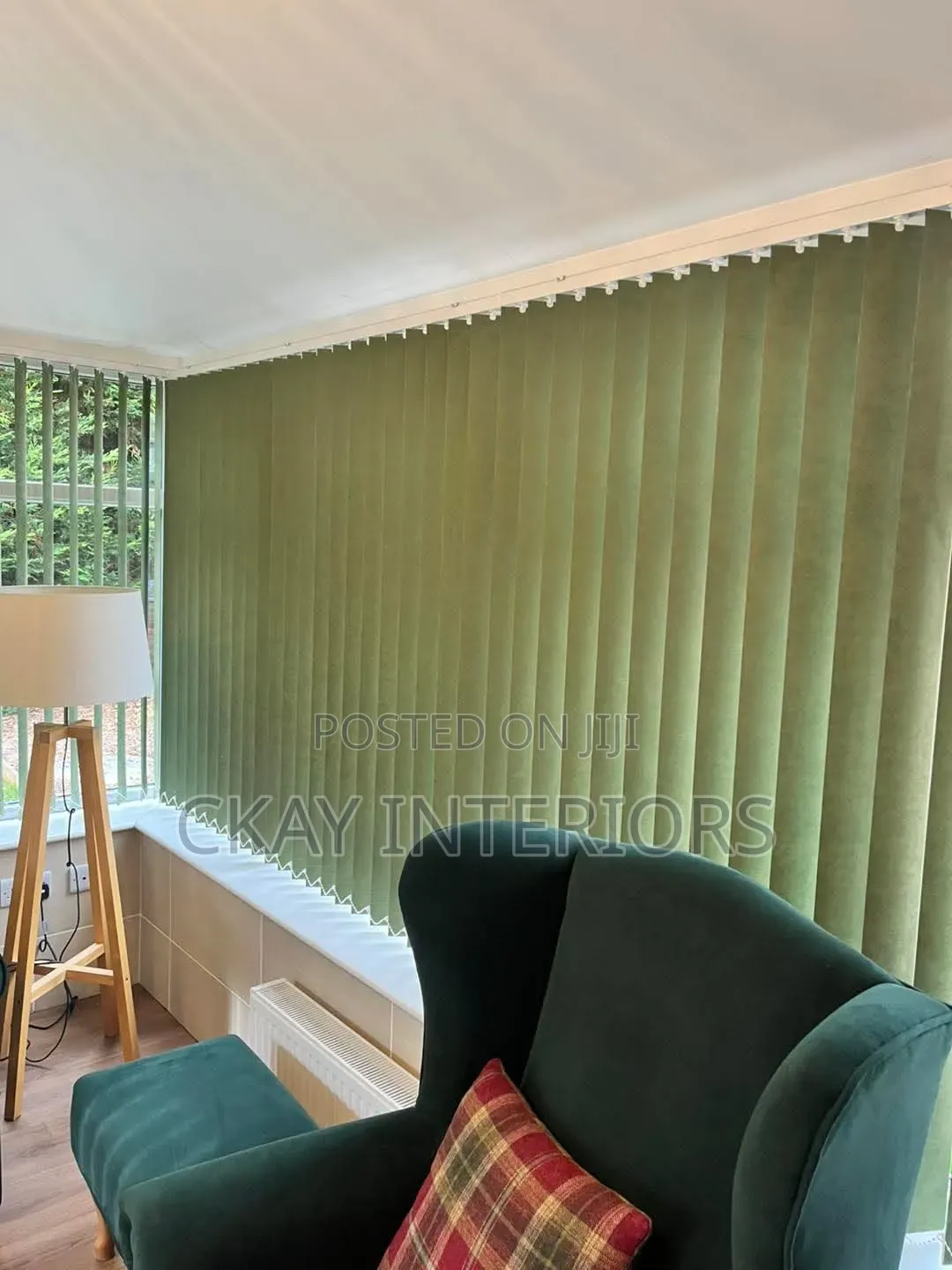 Let Your Décor Come Full Circle With Green Vertical Blinds