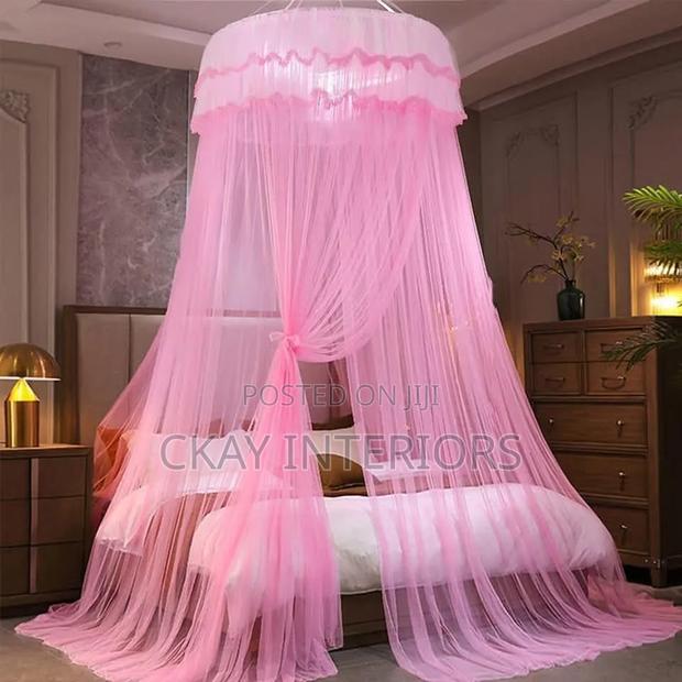 Your Bed Can Be Both Beautiful and Practical With Round Nets - thumbnail 2