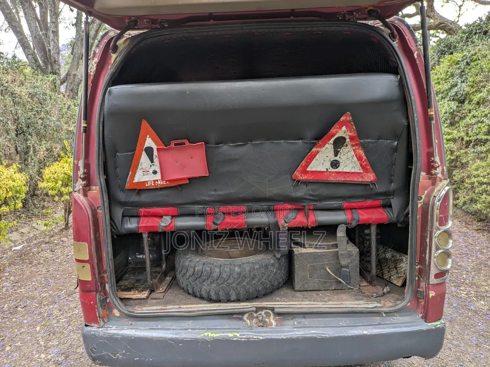 Toyota HiAce 2007 Red