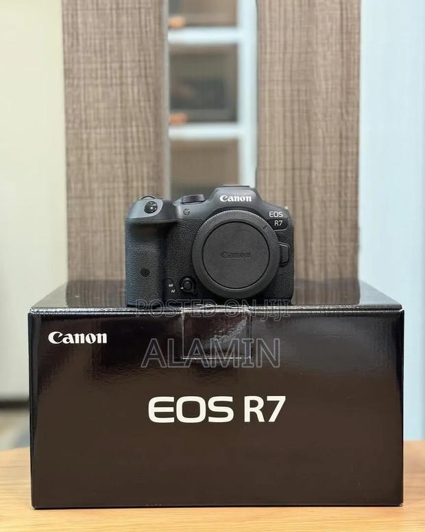 Canon Eos R7 - main view