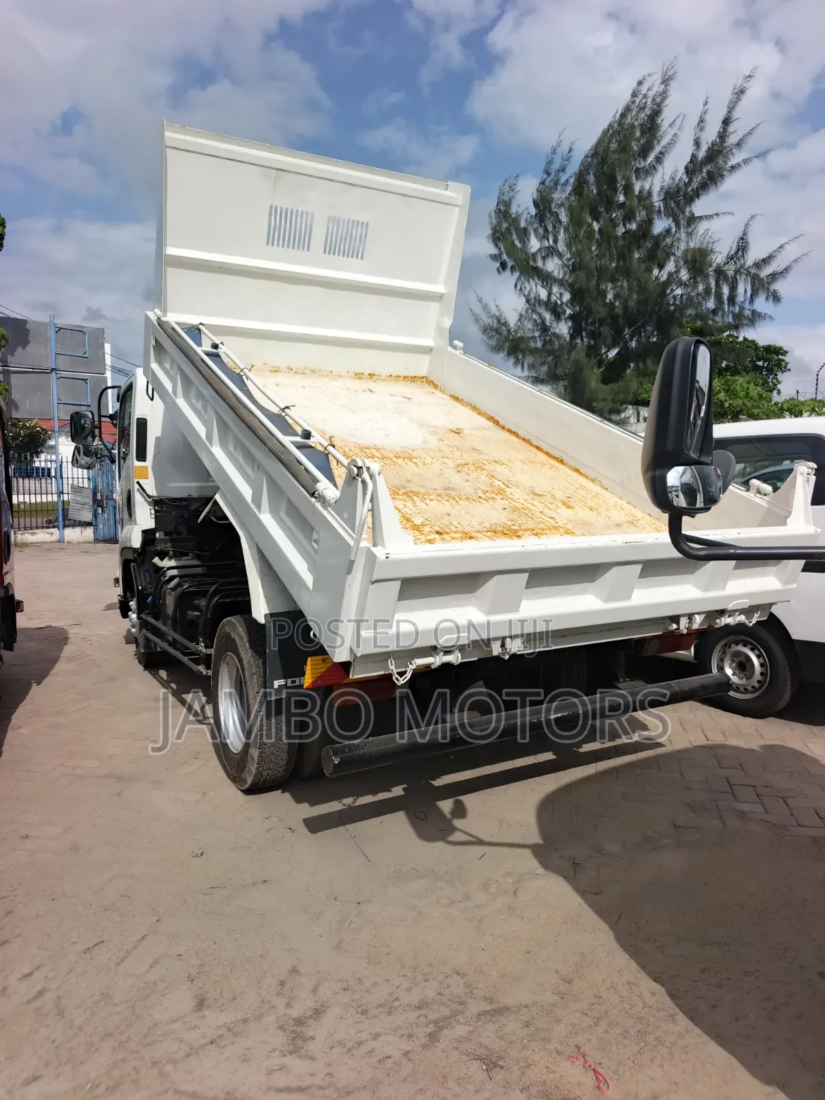 Isuzu Forward Tipper 2021 White