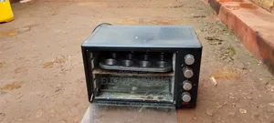 Oven With Two Tray Mounts and Two Queen Cake Trays