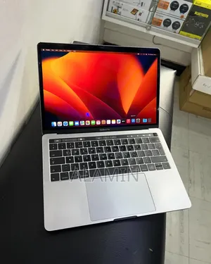 Laptop Apple MacBook Pro 2017 16GB Intel Core i7 SSD 512GB