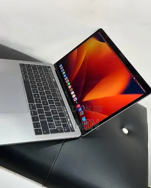 Laptop Apple MacBook Pro 2017 16GB Intel Core i7 SSD 512GB