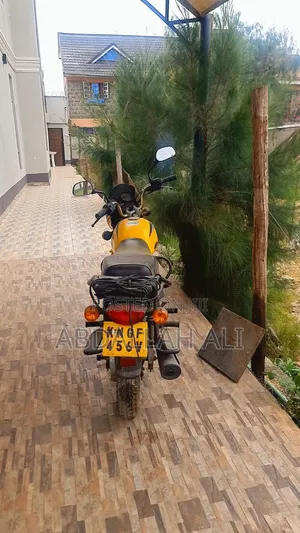 Bajaj Boxer 150 UG 2020 Yellow