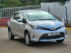 Toyota Vitz 1.3 FWD 5dr 2015 Silver