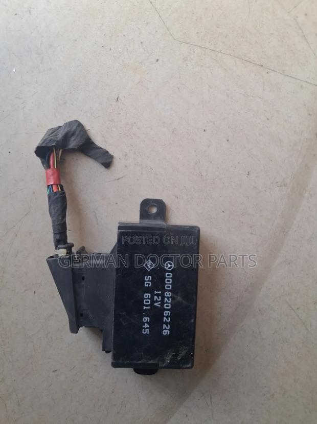W124 Seat Heating Control Module - thumbnail 2