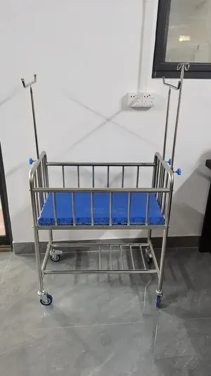 Strong and Durable Hospital Baby Cot