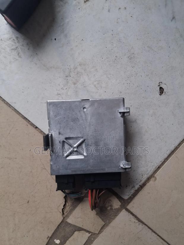 W221 Tailgate Control Module, - main view