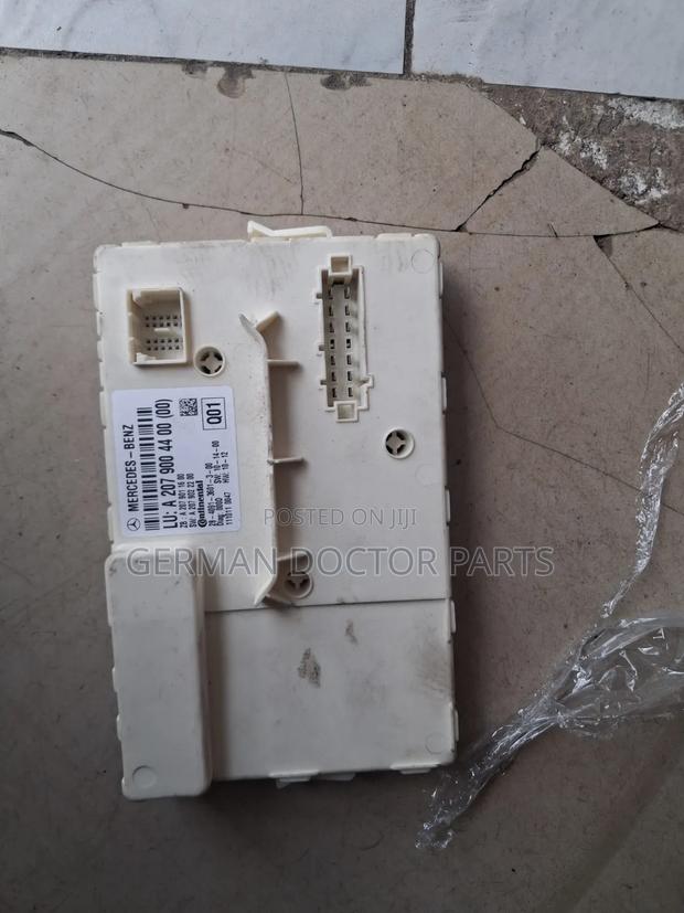 W207 Door Control Module (DCM) - thumbnail 2