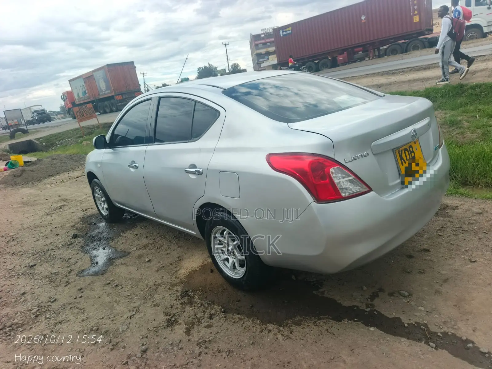 Nissan Latio 2014 Silver