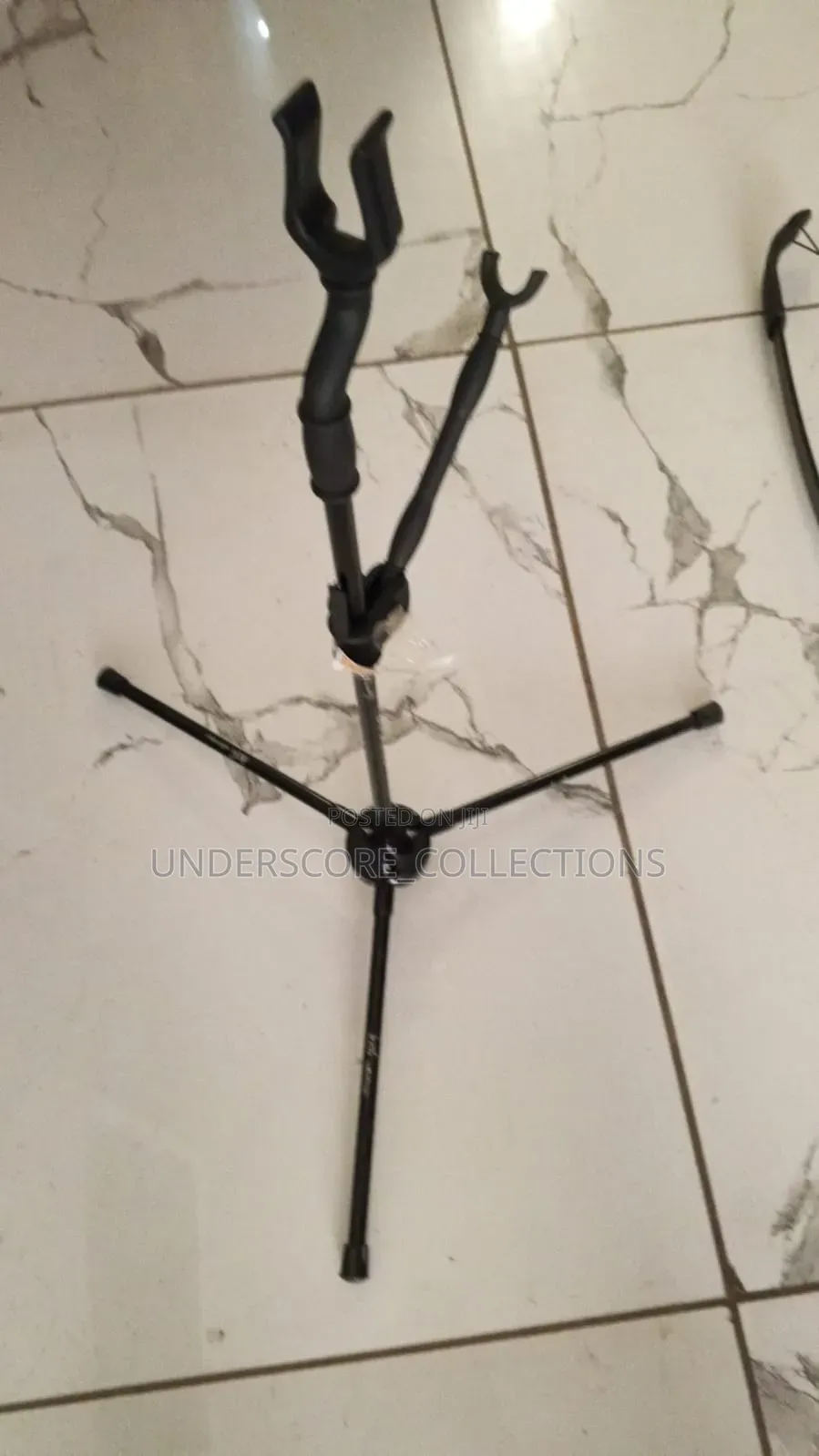Bow Stand in Black