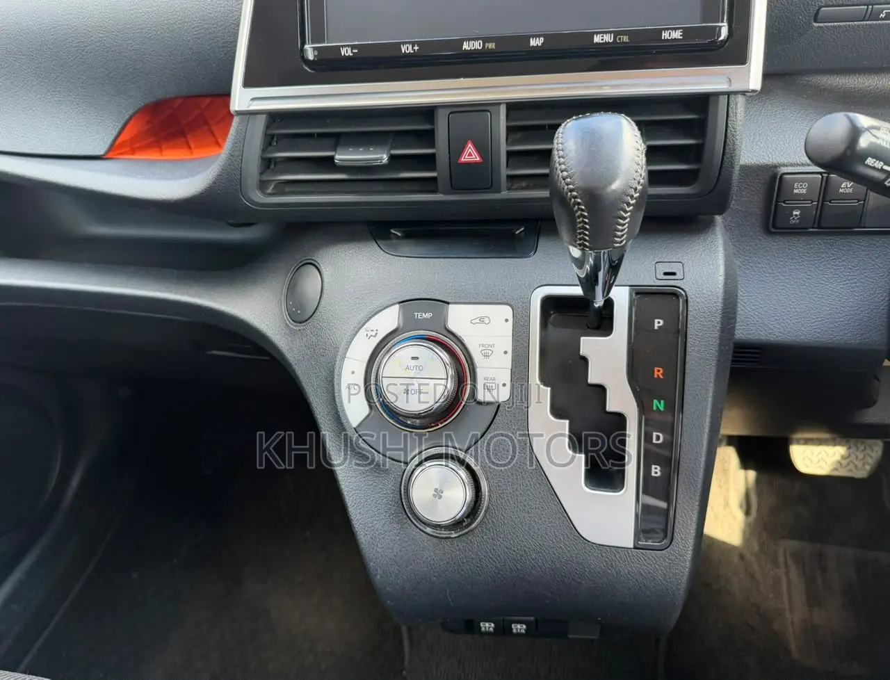 Toyota Sienta 2019 White