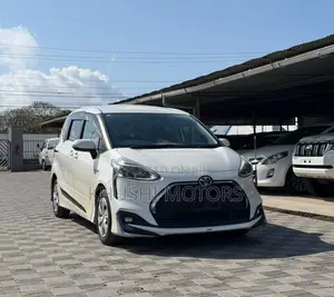Toyota Sienta 2019 White