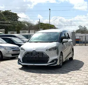 Toyota Sienta 2019 White