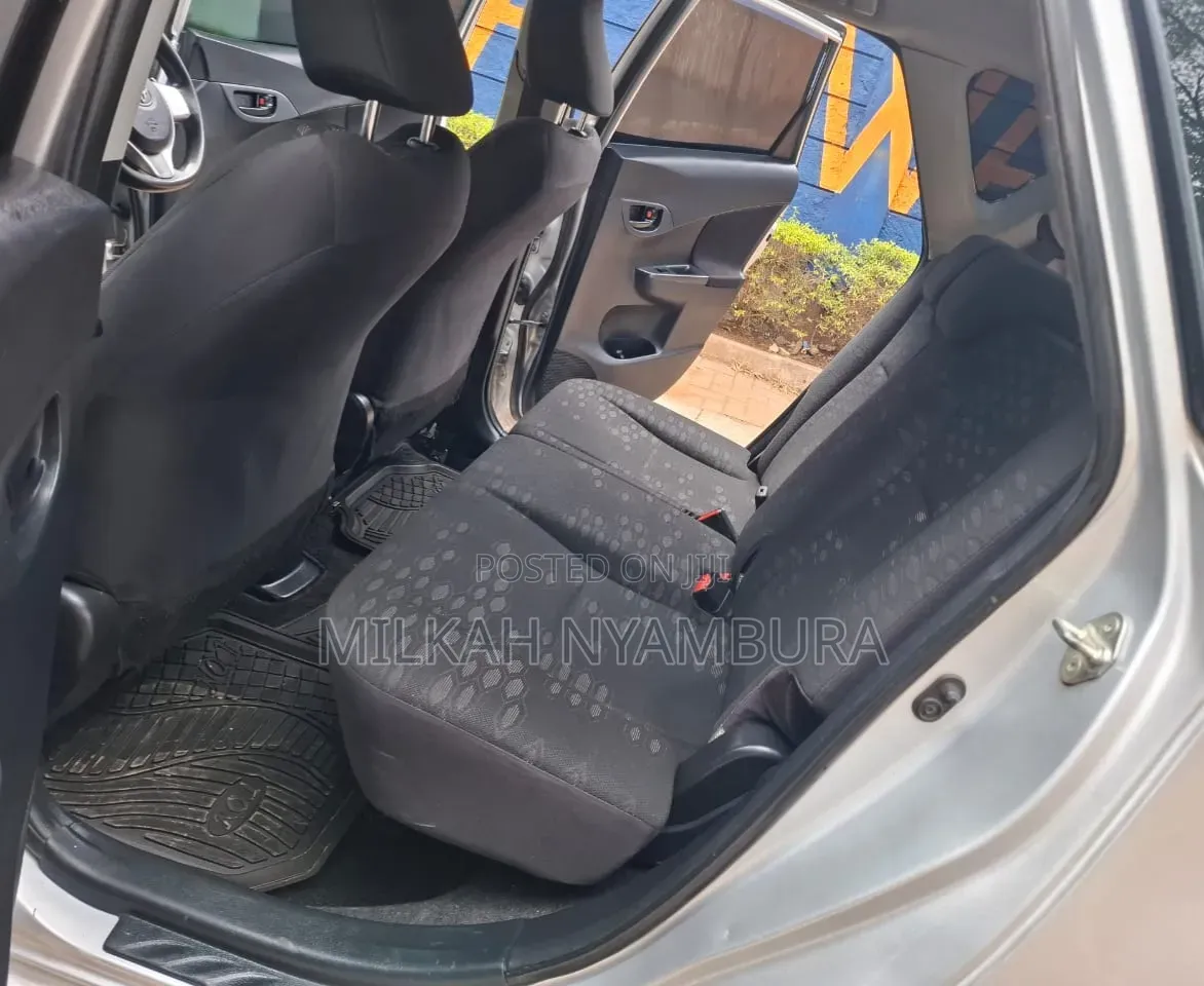 Toyota Ractis 2016 Silver