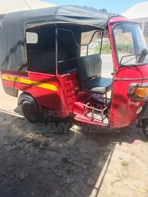 Piaggio 2022 Red