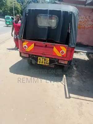 Piaggio 2022 Red