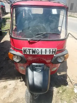 Piaggio 2022 Red