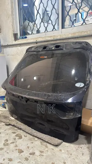 HARRIER 2015 BOOT TAILGATE(Used )