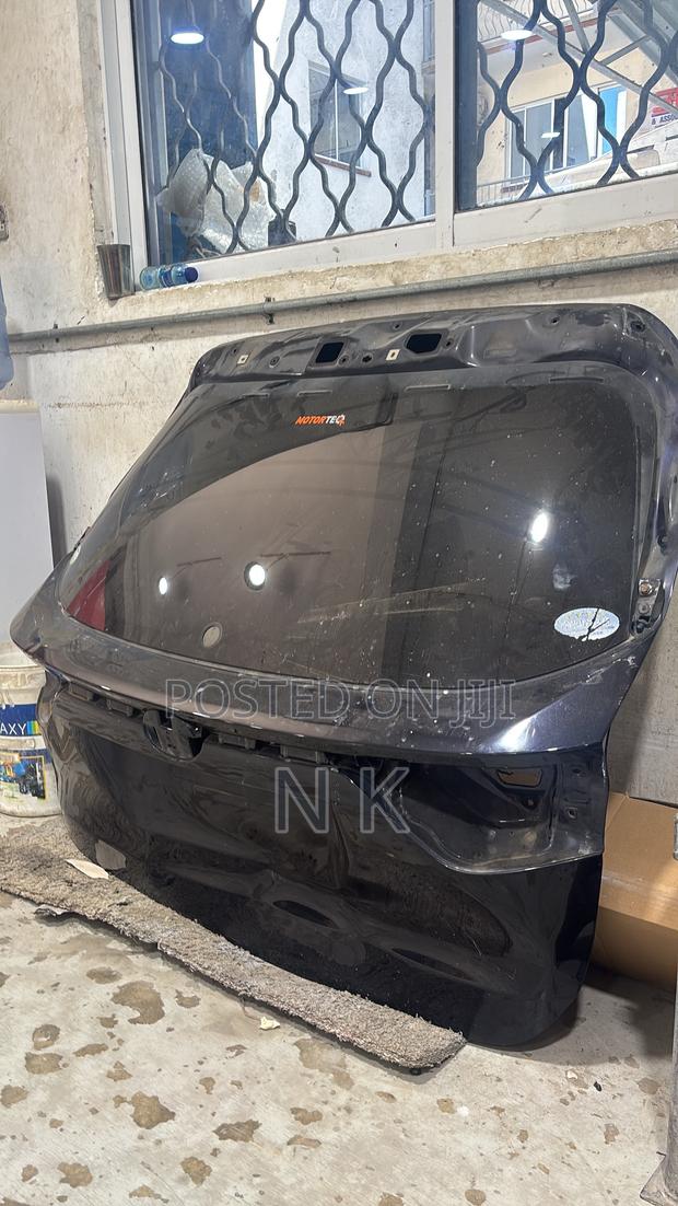 HARRIER 2015 BOOT TAILGATE(Used ) - main view