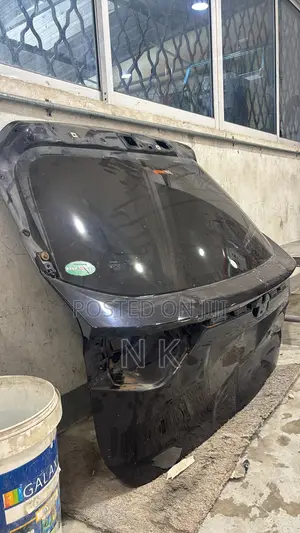 HARRIER 2015 BOOT TAILGATE(Used )